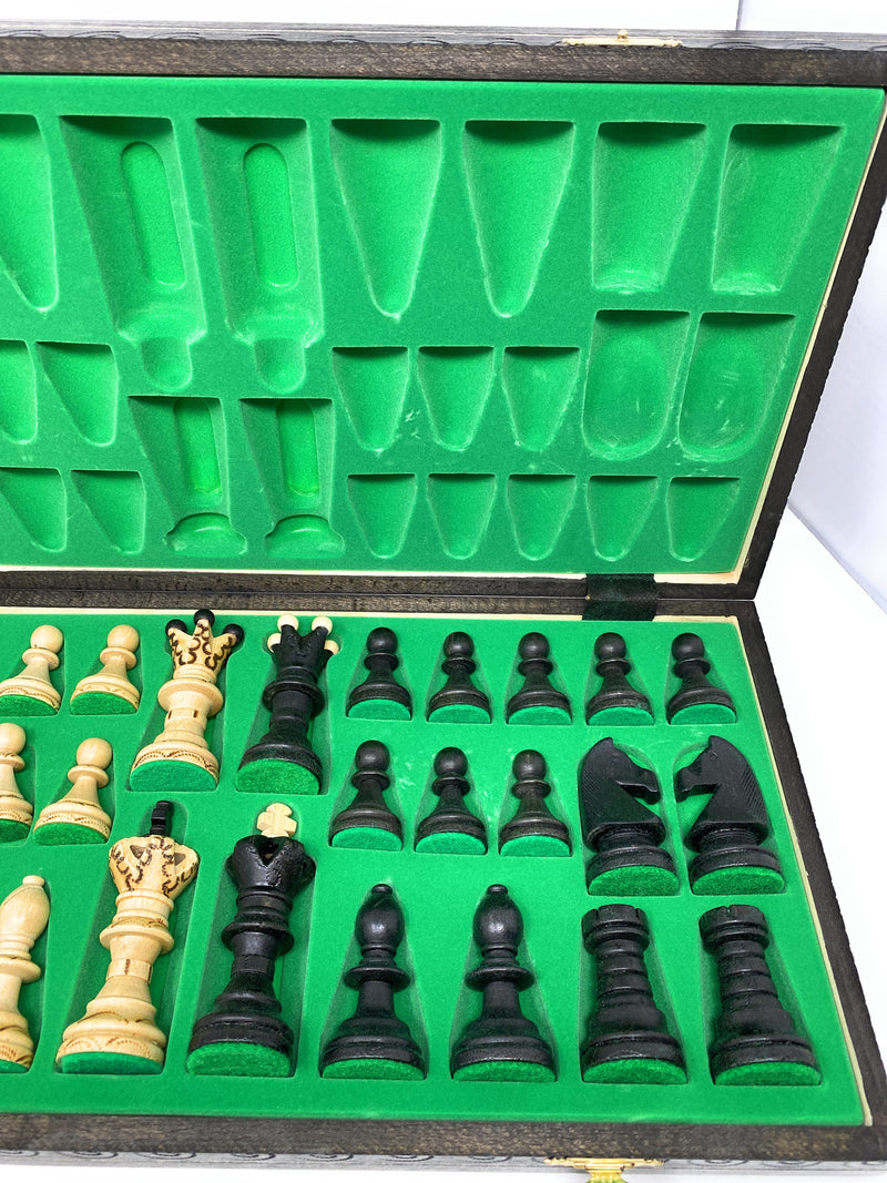 Ambassador Deluxe Chess Set - Folding board with 4 1/4" King (2 New Colors)